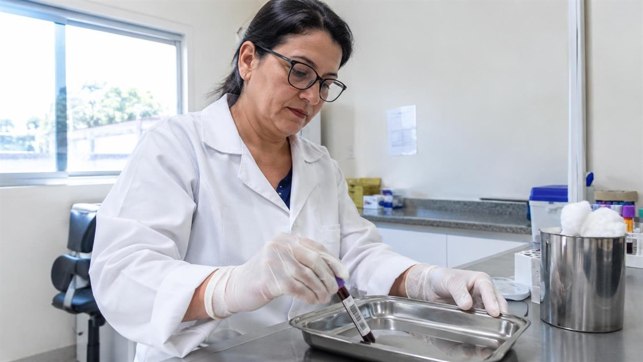 Exame de TSH: o que ele mede e por que o médico pode pedir mesmo sem sintoma