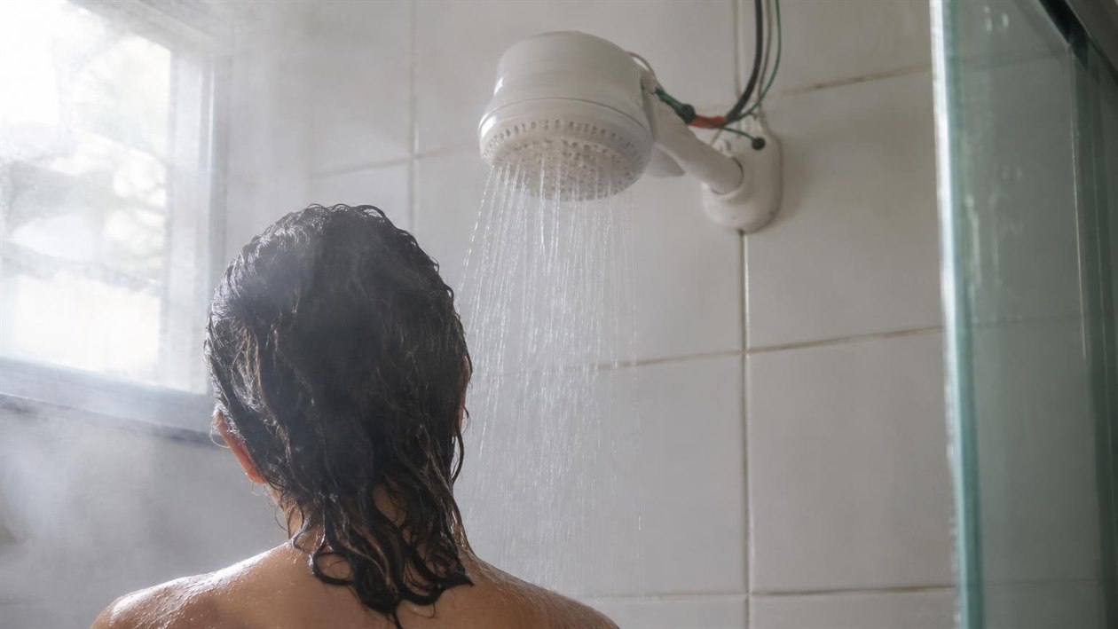 O chuveiro elétrico é quase uma exclusividade brasileira — e isso tem explicação