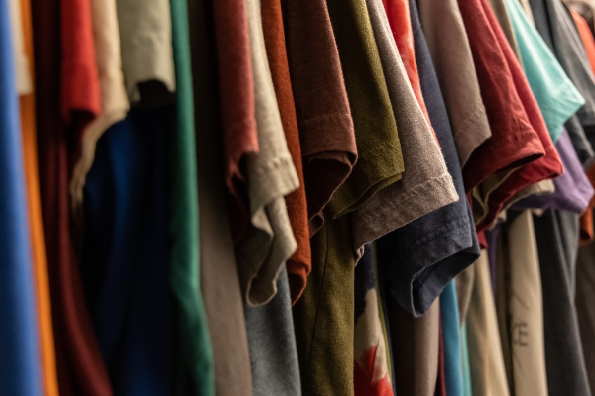 Seu armário ainda veste a pessoa que você era há dez anos?