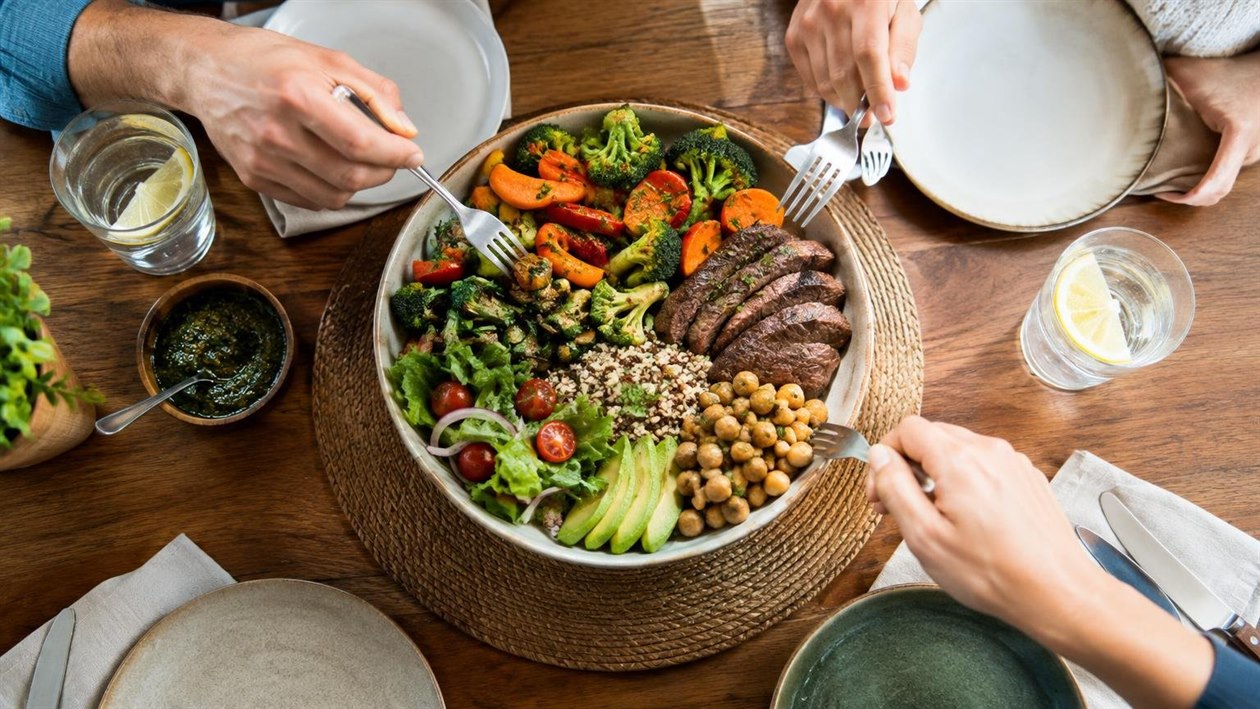 O prato colorido: um jeito simples de comer melhor sem entrar em dieta